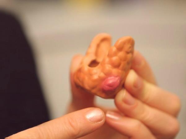 Kako z vodo in ogledalom prepoznati težave s ščitnico